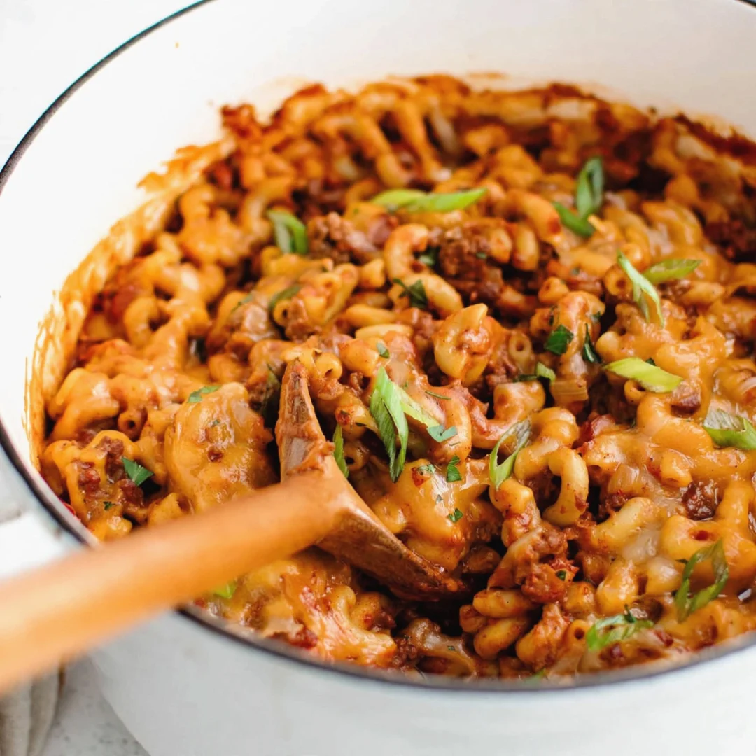 One Pot Chili Mac & Cheese